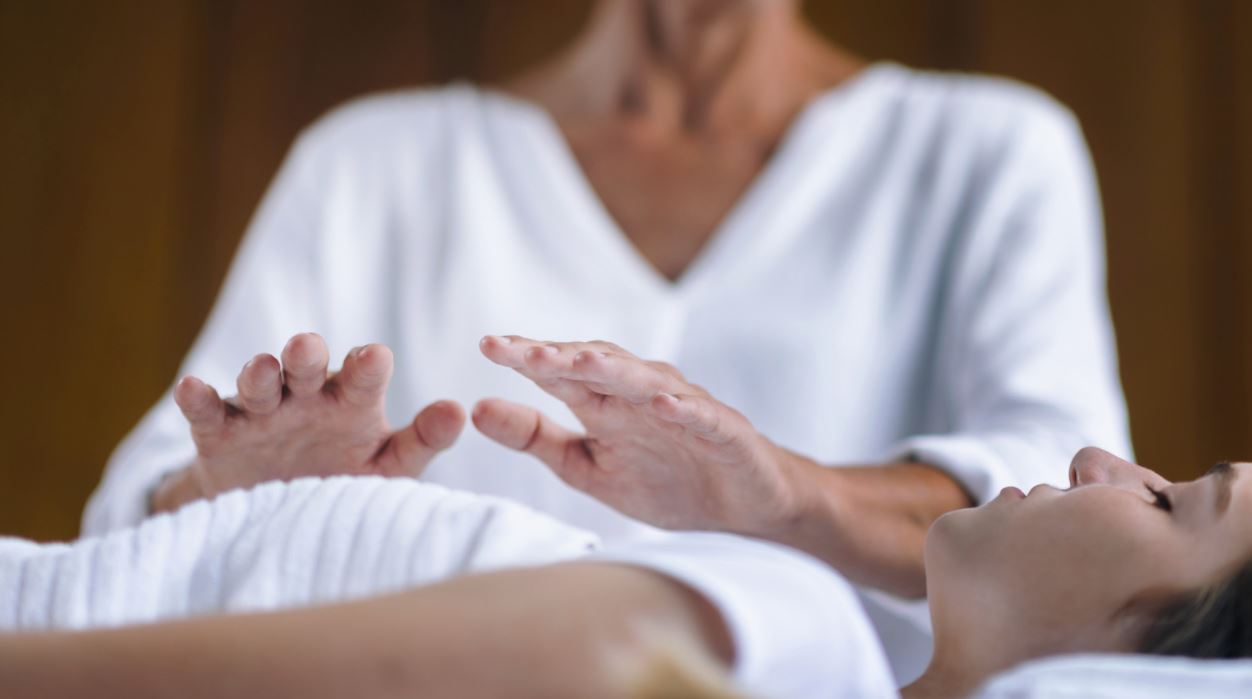 Reiki healing session treatment space
